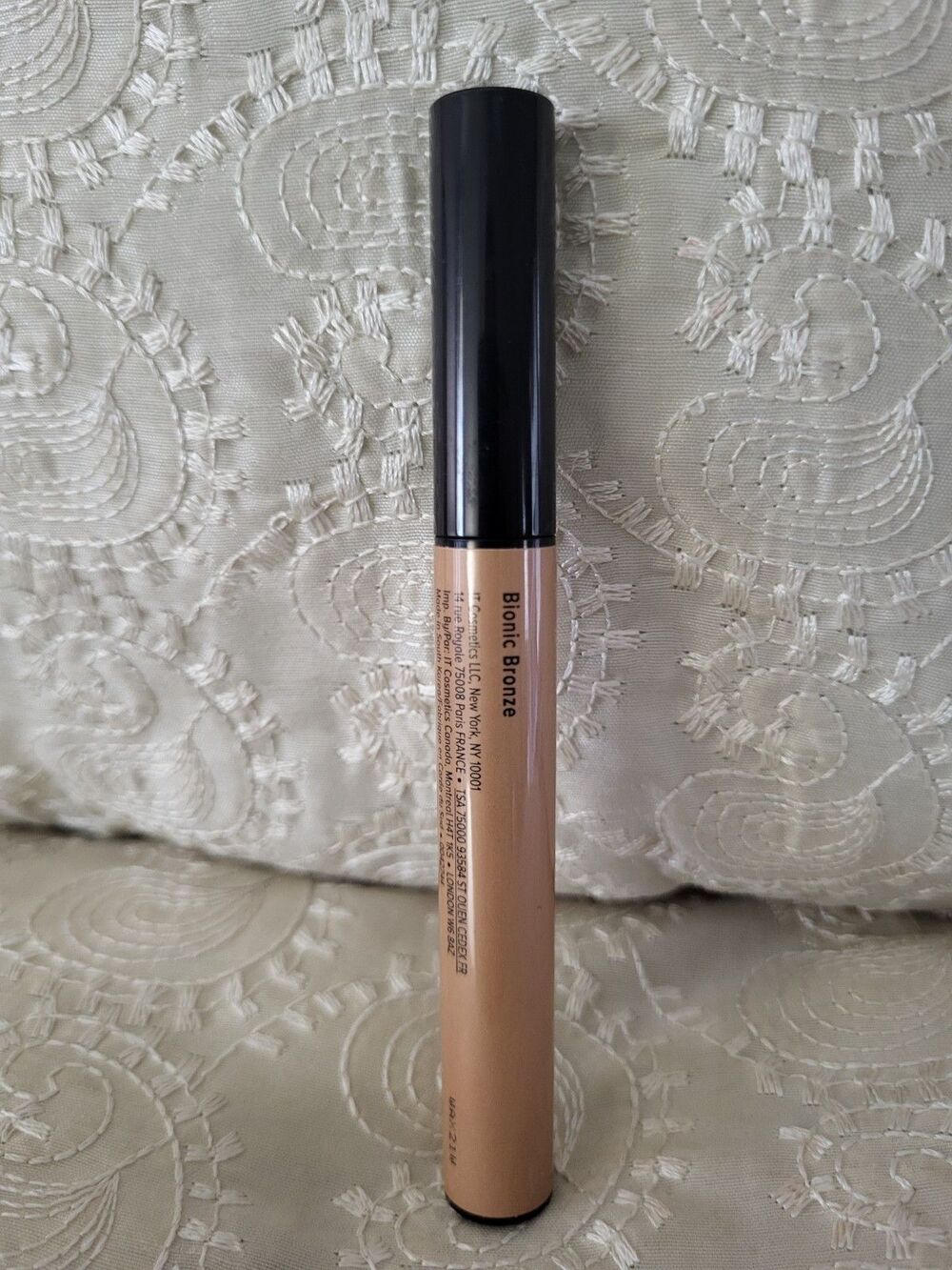 IT COSMETICS ~ SUPERHERO NO TUG SHADOW STICK ~ Bionic Bronze ~ 0.05 OZ BOXED - Picture 2 of 2